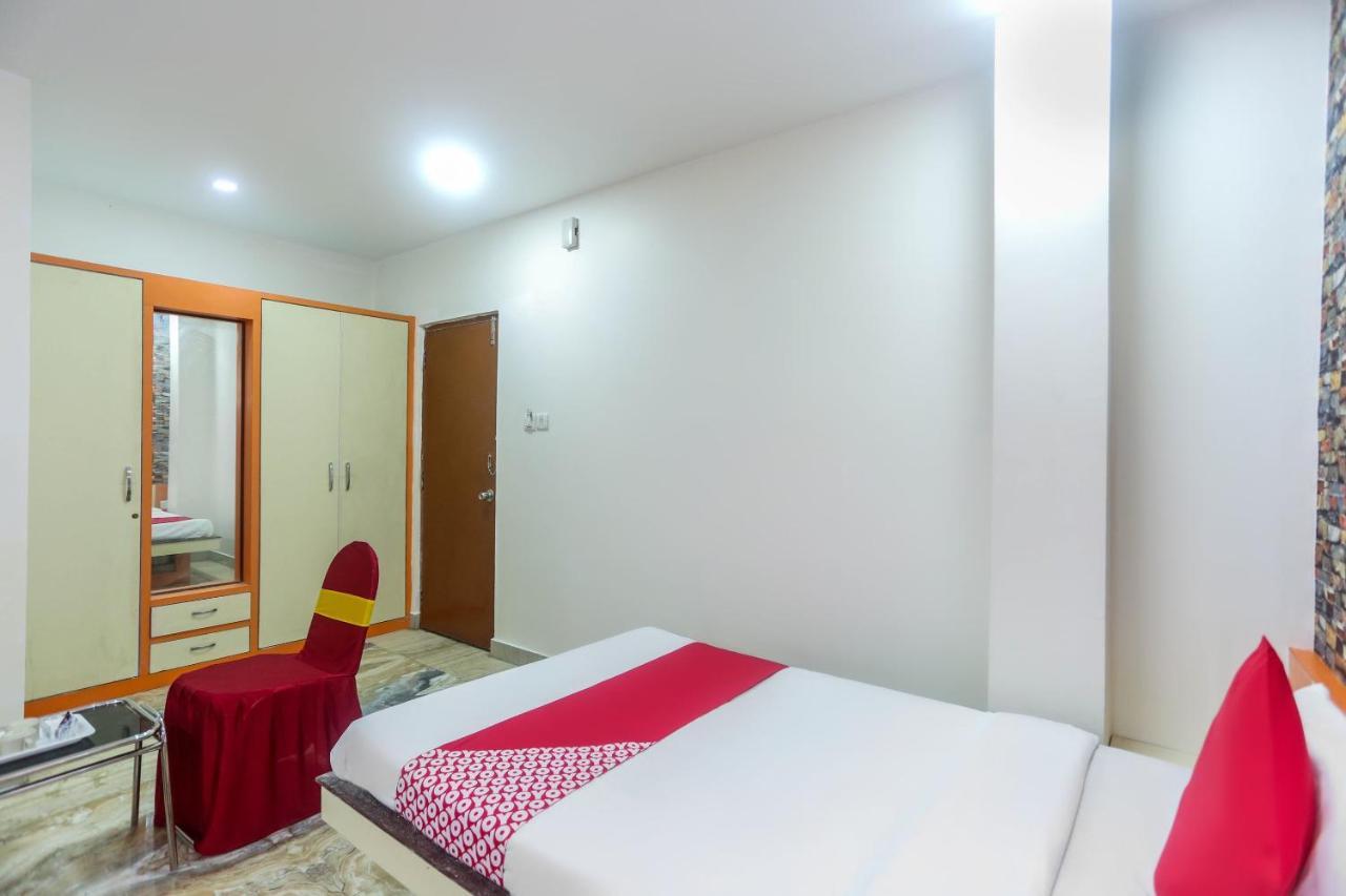 Oyo 60771 New Puri Hotel Bagian luar foto