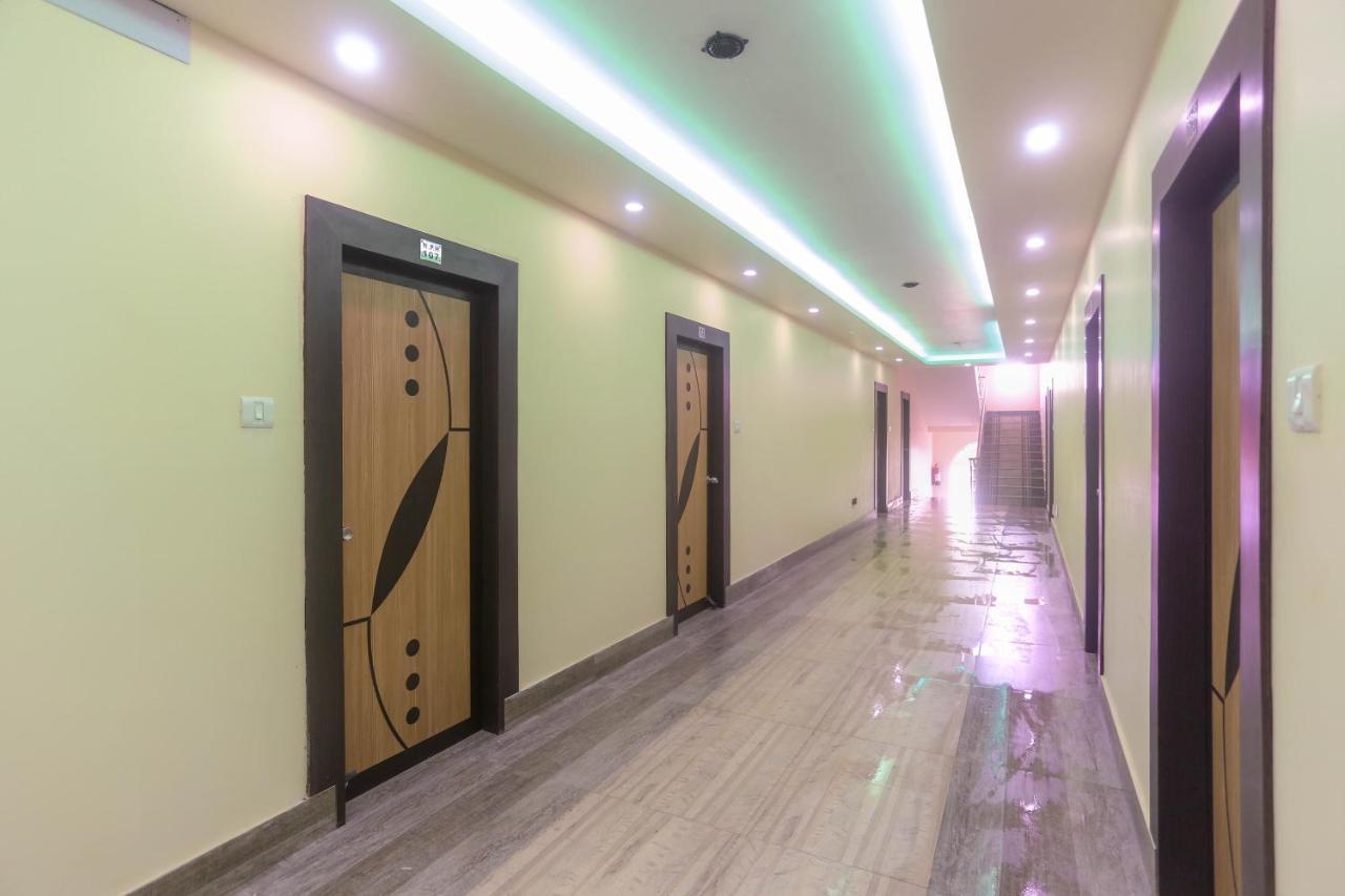 Oyo 60771 New Puri Hotel Bagian luar foto